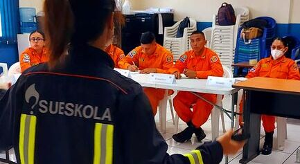 SUESKOLA capacita al Cuerpo de Bomberos de El Salvador - CBES