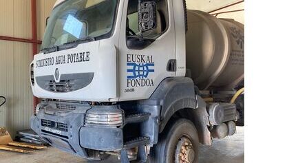 Apoyar los talleres de Gazuani, Auserd y Mejidi; dotar al Ministerio de Transporte y Energía de un camión de combustible