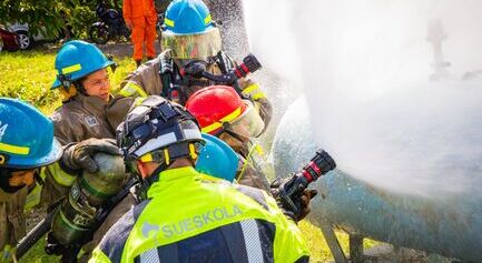 Formaci&oacute;n especializada a bomberas/os de El Salvador (3&ordf; edici&oacute;n)